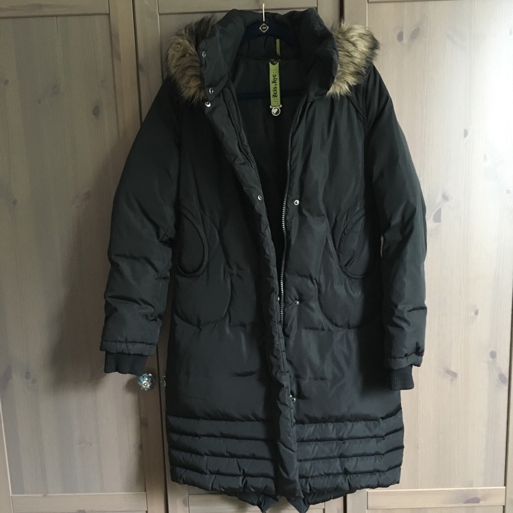 NWOT Soia & Kyo Knee Length Down Coat
